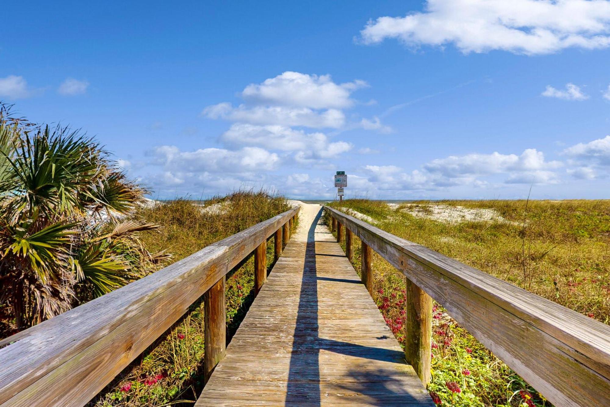 Jax Beach Oceanfront Getaway Jacksonville Beach Rum bild